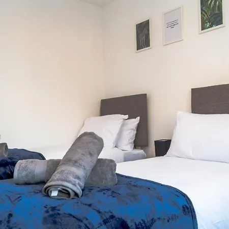 بيت للعطل Comfortable 3br Home, Steps From Town Centre, Sleeps 6, Free Parking يورك