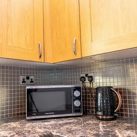بيت للعطل Comfortable 3br Home, Steps From Town Centre, Sleeps 6, Free Parking يورك