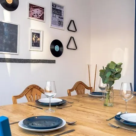 Comfortable 3br Home, Steps From Town Centre, Sleeps 6, Free Parking * Γιορκ
