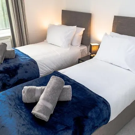 Comfortable 3br Home, Steps From Town Centre, Sleeps 6, Free Parking Σπίτι διακοπών *