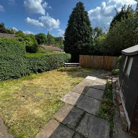 Comfortable 3br Home, Steps From Town Centre, Sleeps 6, Free Parking