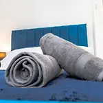 Comfortable 3br Home, Steps From Town Centre, Sleeps 6, Free Parking Nyaraló York