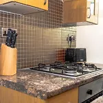 Comfortable 3br Home, Steps From Town Centre, Sleeps 6, Free Parking Nyaraló York