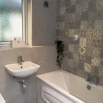 Holiday home Comfortable 3br Home, Steps From Town Centre, Sleeps 6, Free Parking *