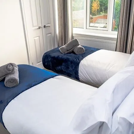 Charming House- Walking Distance To Town Centre Vakantiehuis