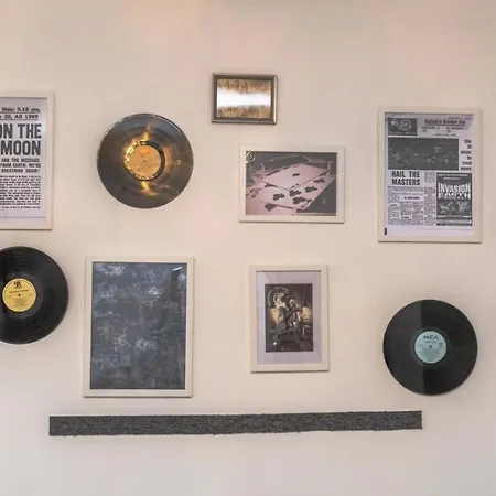 Charming House- Walking Distance To Town Centre